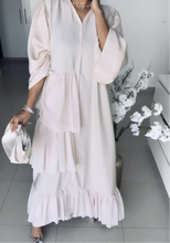Charger l'image dans la galerie, Abaya beige tissus nada habillée et élégante pour occasion Avec détaillé froufrou