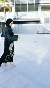 Abaya luxe Noir en lin de luxe avec broderie fait main